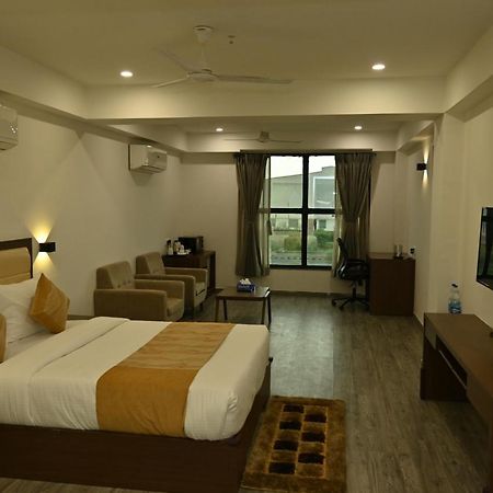 The Orange Zest Hotel Vithalpur Kültér fotó