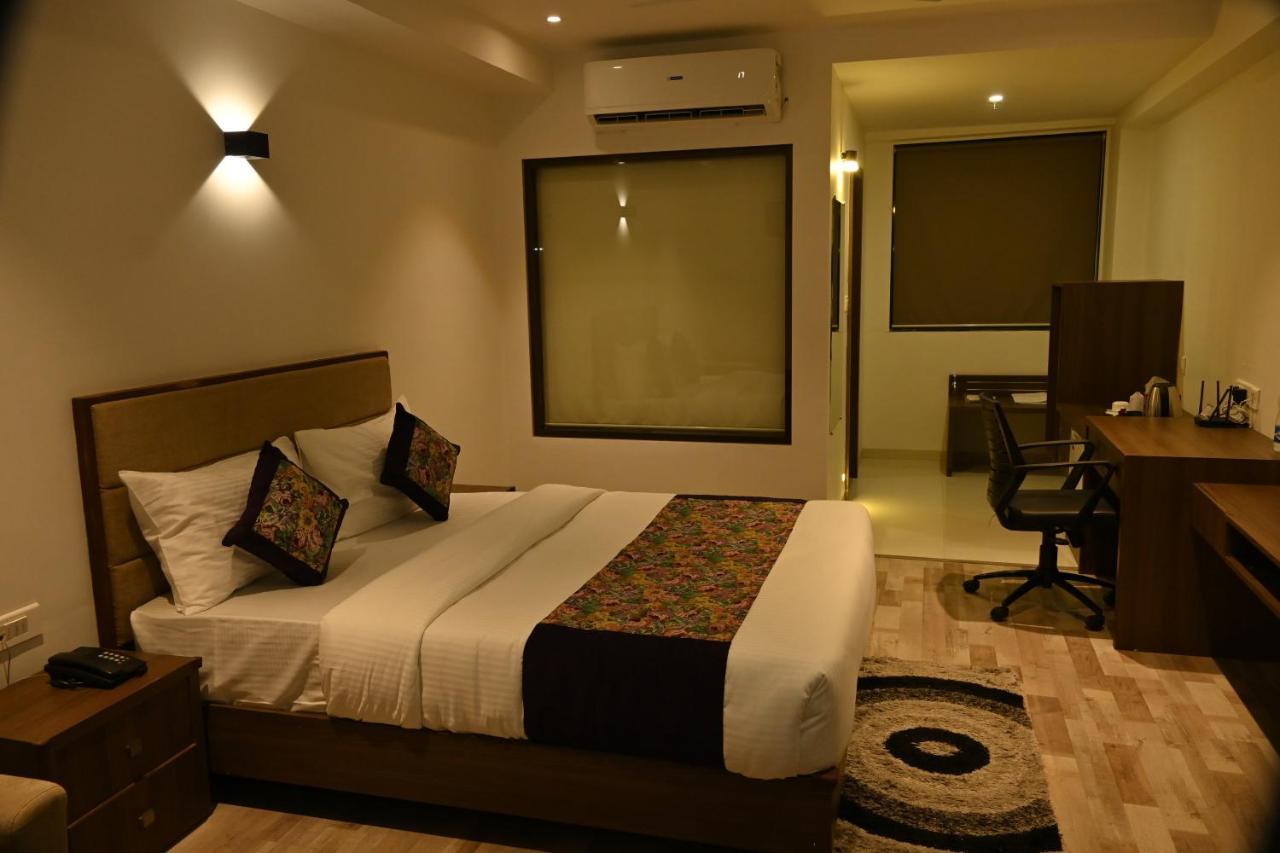 The Orange Zest Hotel Vithalpur Kültér fotó