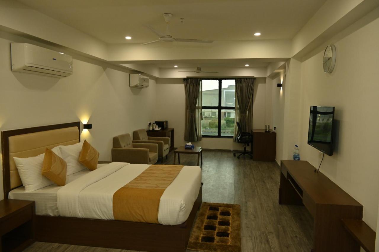 The Orange Zest Hotel Vithalpur Kültér fotó